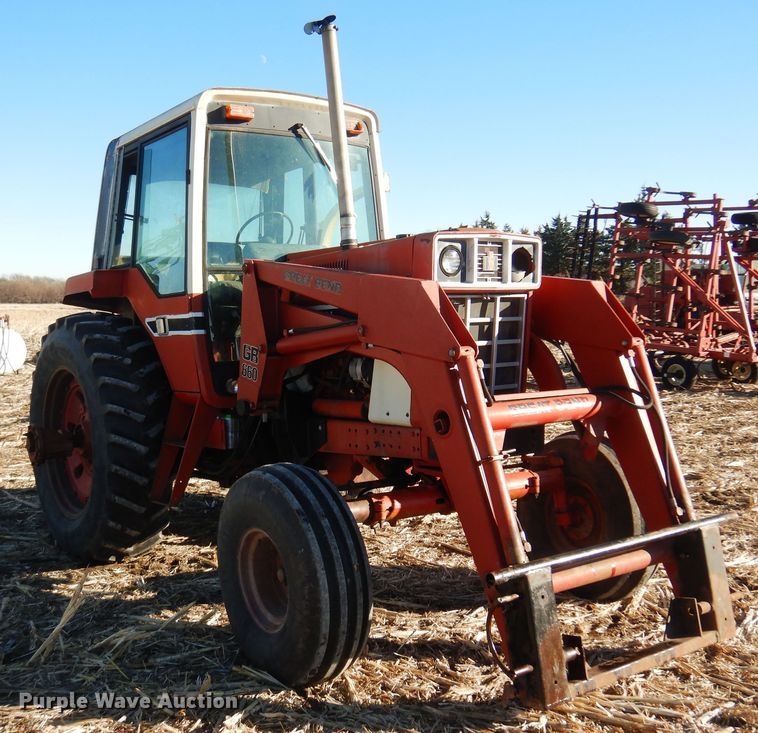 image for item MM9842 1977 International 1086  tractor