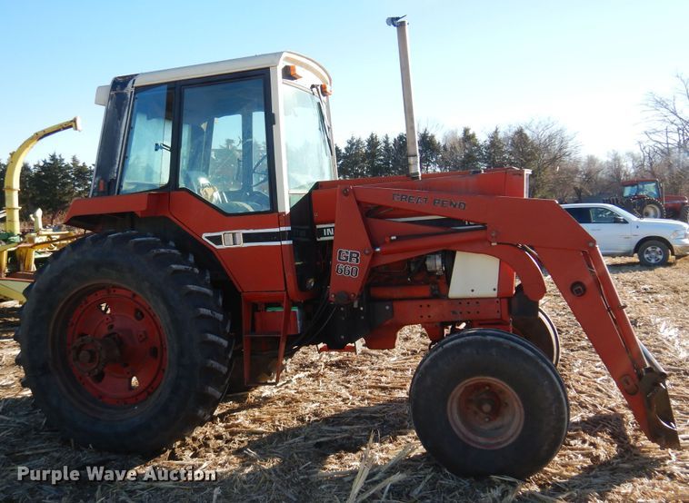 image for item MM9842 1977 International 1086  tractor