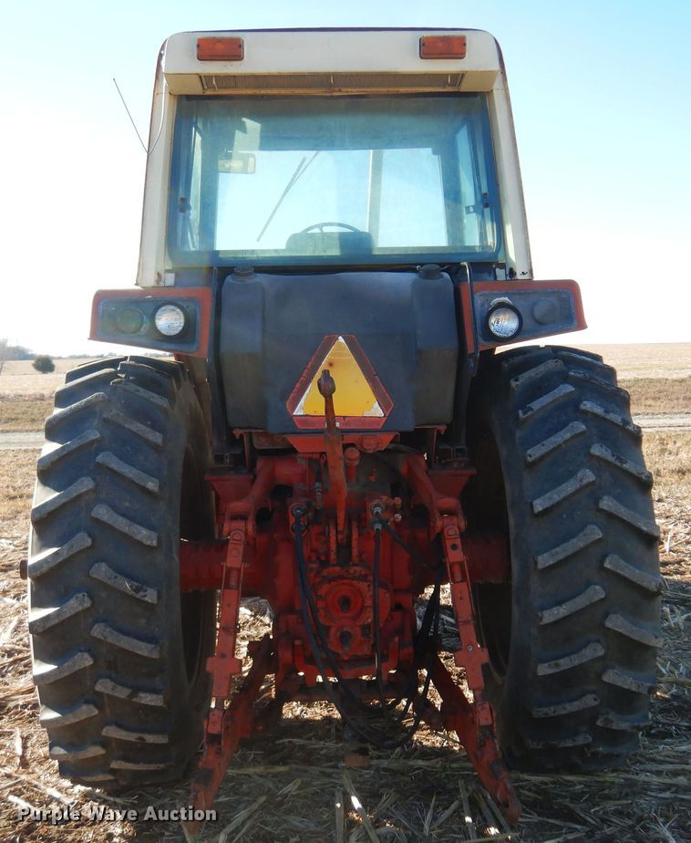 image for item MM9842 1977 International 1086  tractor