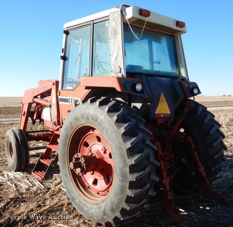 image for item MM9842 1977 International 1086  tractor