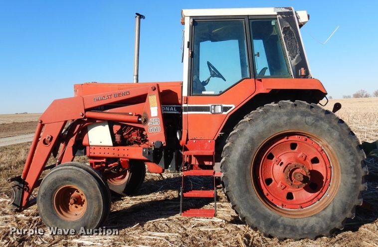 image for item MM9842 1977 International 1086  tractor