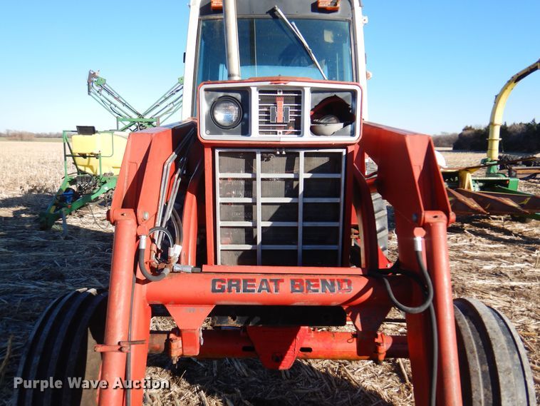 image for item MM9842 1977 International 1086  tractor