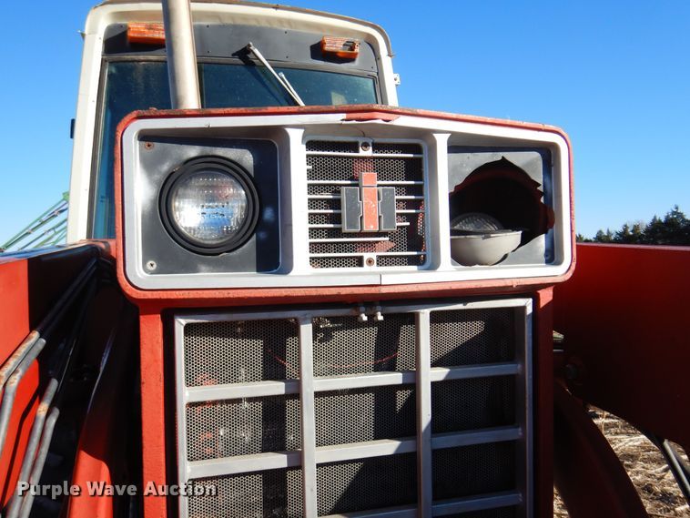 image for item MM9842 1977 International 1086  tractor