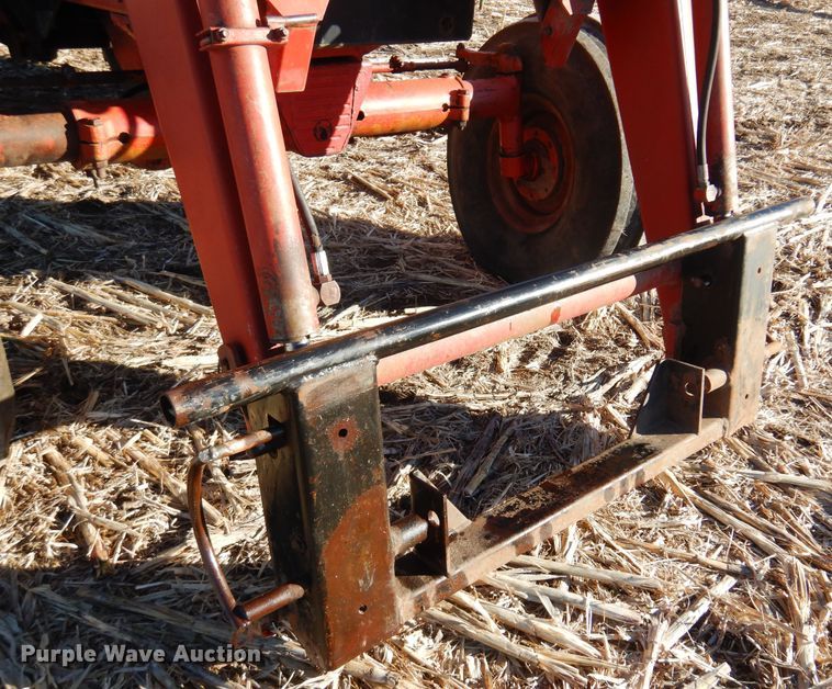 image for item MM9842 1977 International 1086  tractor