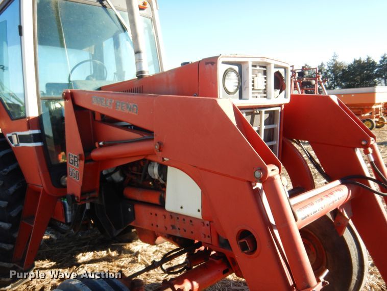 image for item MM9842 1977 International 1086  tractor