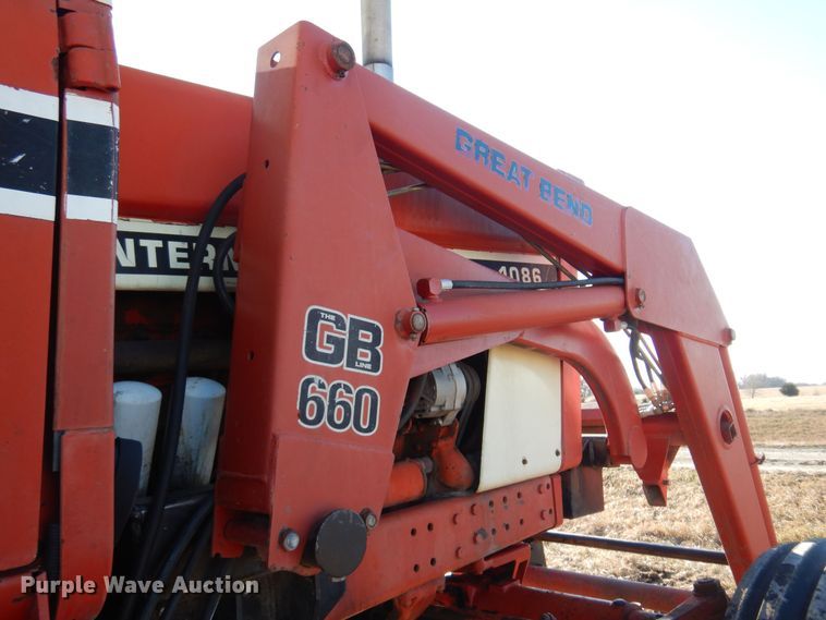 image for item MM9842 1977 International 1086  tractor