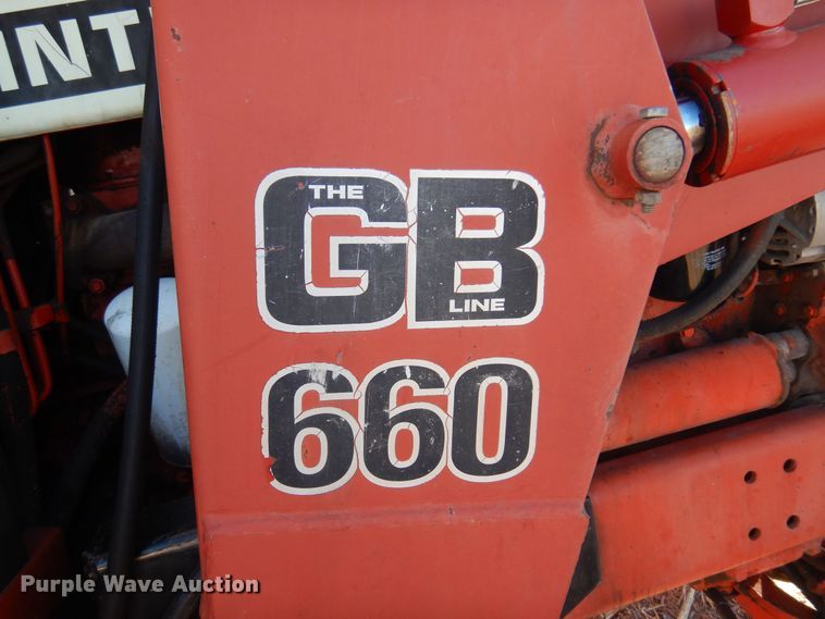 image for item MM9842 1977 International 1086  tractor
