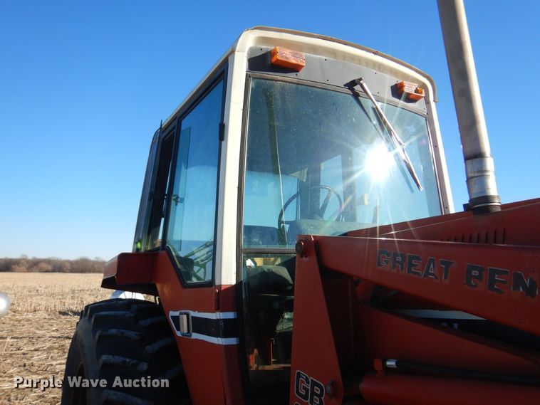 image for item MM9842 1977 International 1086  tractor