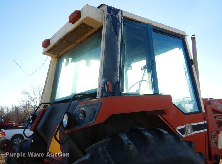 image for item MM9842 1977 International 1086  tractor