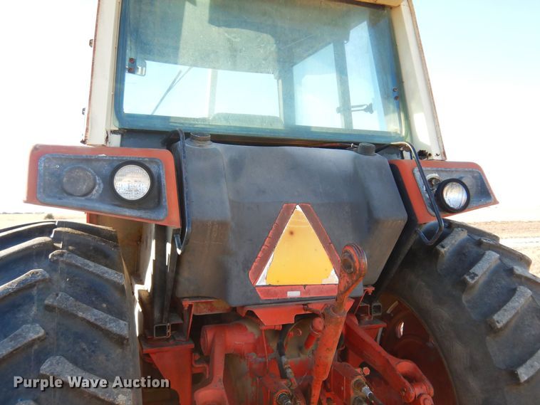 image for item MM9842 1977 International 1086  tractor