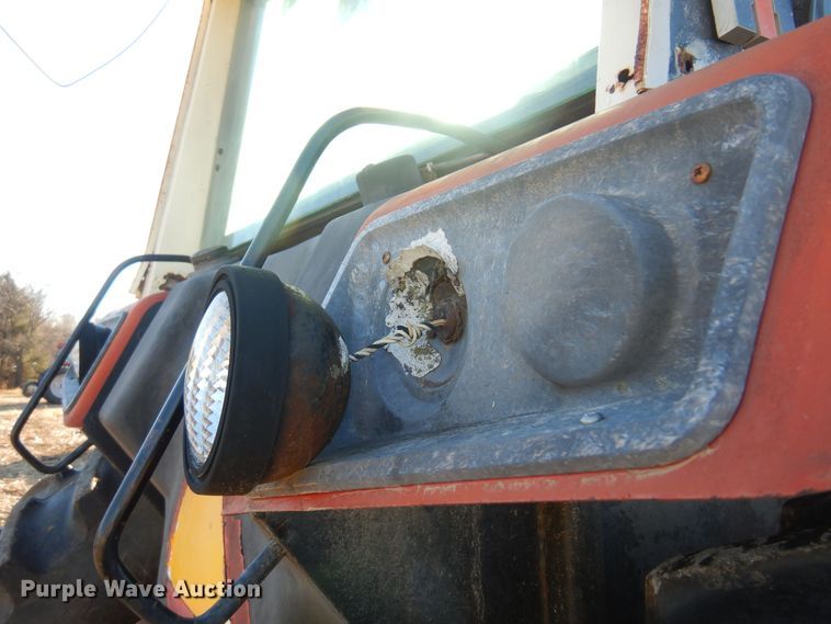 image for item MM9842 1977 International 1086  tractor