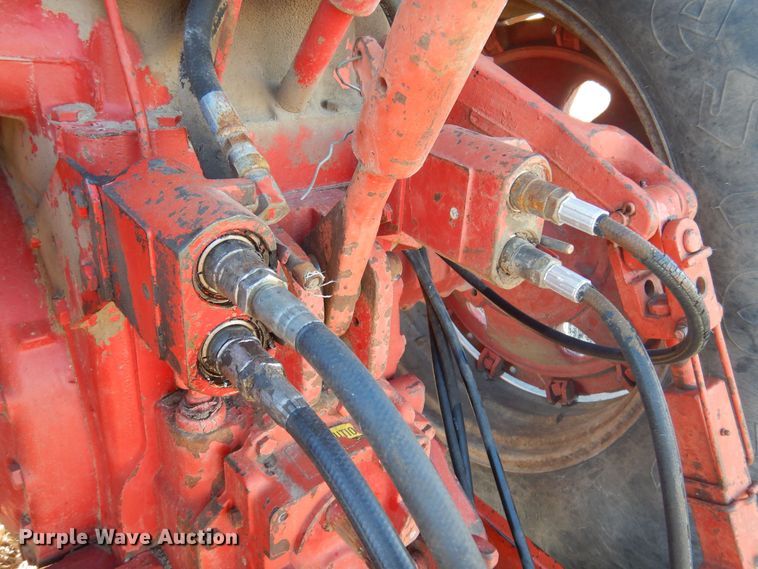 image for item MM9842 1977 International 1086  tractor