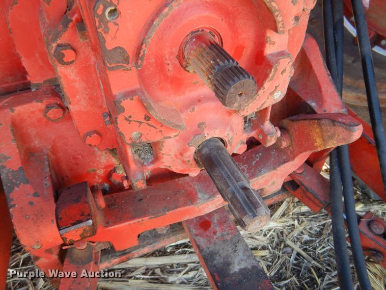 image for item MM9842 1977 International 1086  tractor