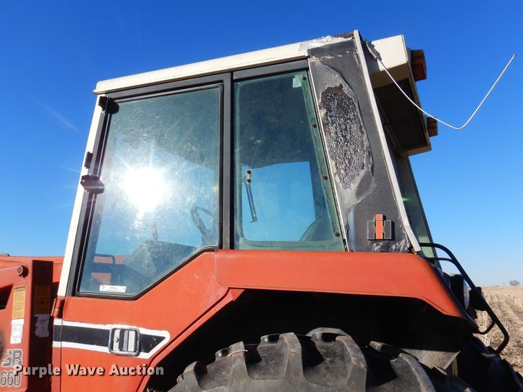 image for item MM9842 1977 International 1086  tractor