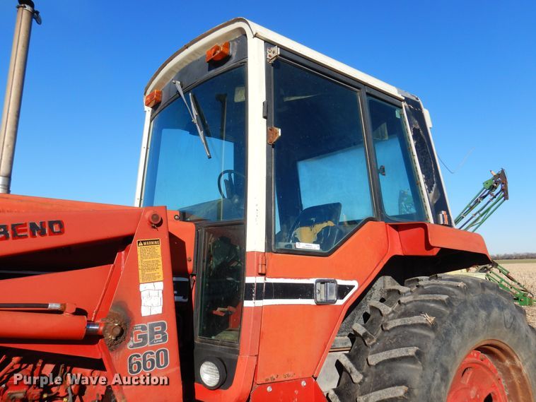 image for item MM9842 1977 International 1086  tractor