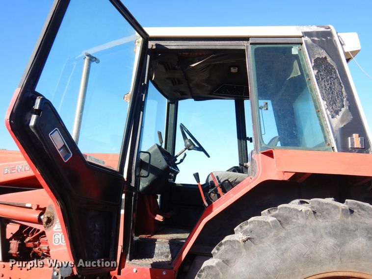 image for item MM9842 1977 International 1086  tractor