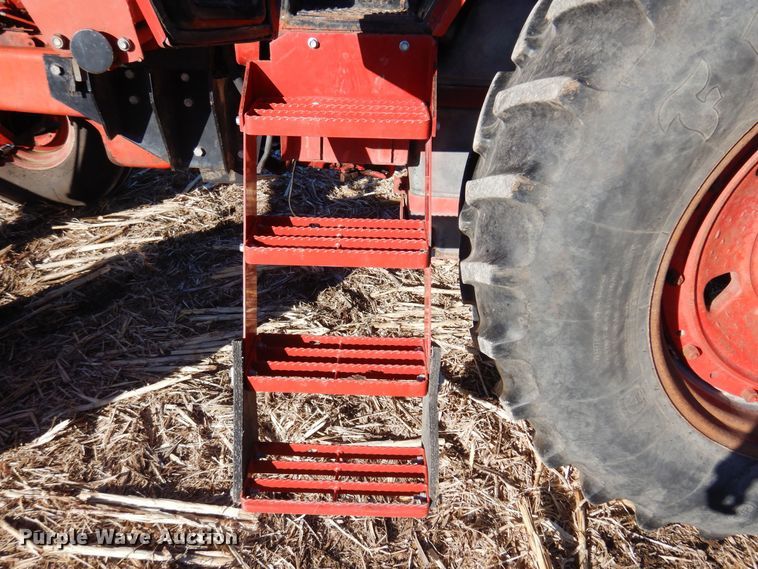 image for item MM9842 1977 International 1086  tractor