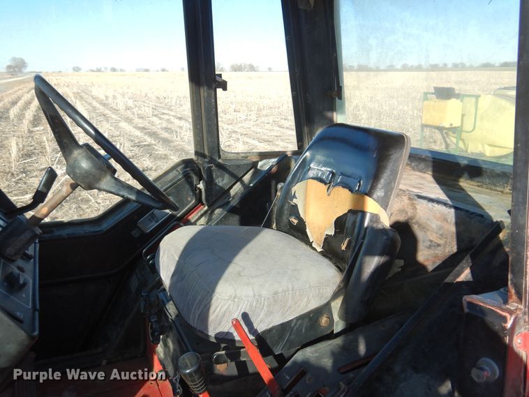 image for item MM9842 1977 International 1086  tractor