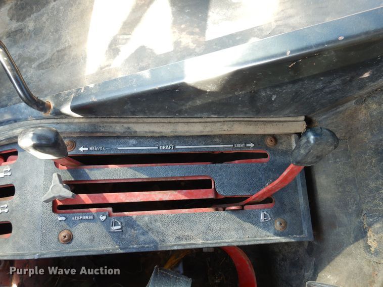 image for item MM9842 1977 International 1086  tractor