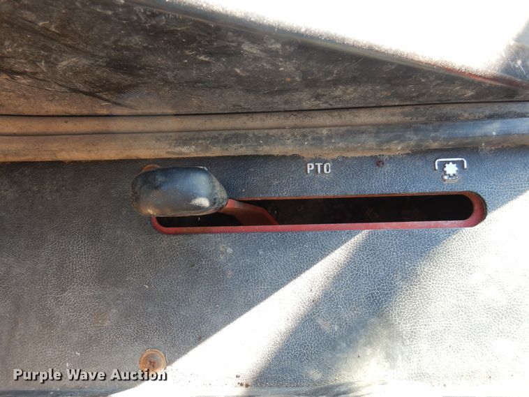 image for item MM9842 1977 International 1086  tractor