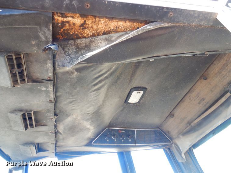 image for item MM9842 1977 International 1086  tractor