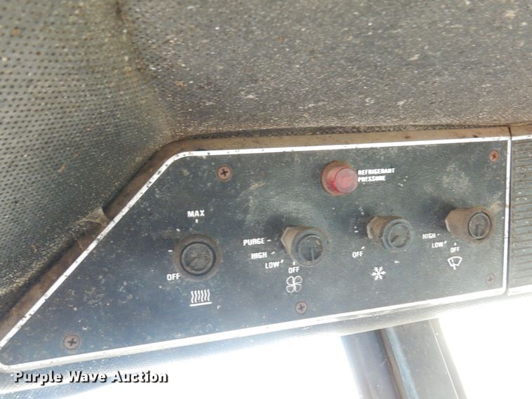 image for item MM9842 1977 International 1086  tractor