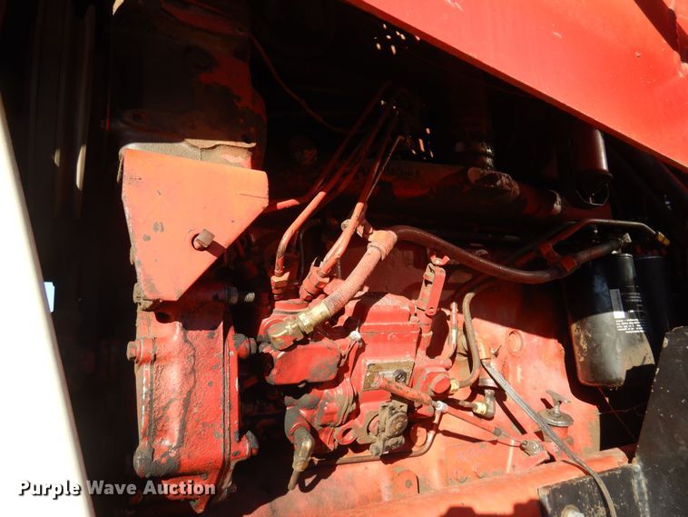 image for item MM9842 1977 International 1086  tractor