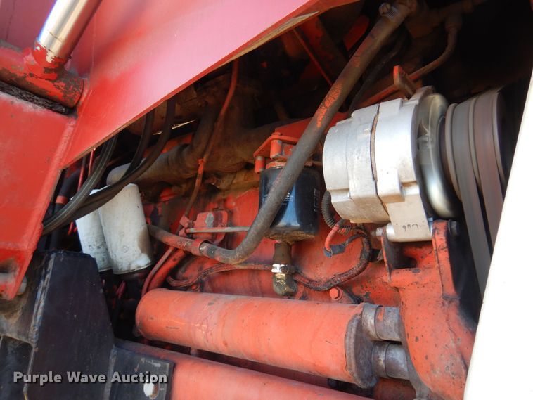 image for item MM9842 1977 International 1086  tractor