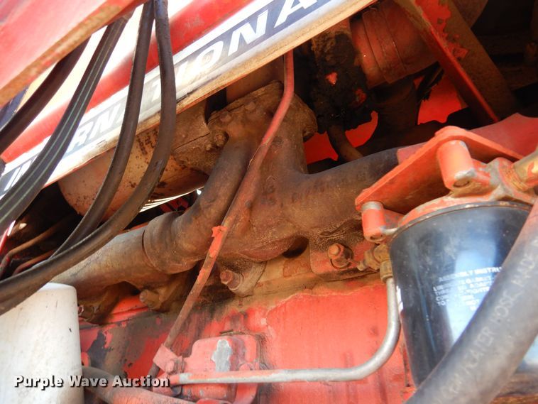 image for item MM9842 1977 International 1086  tractor