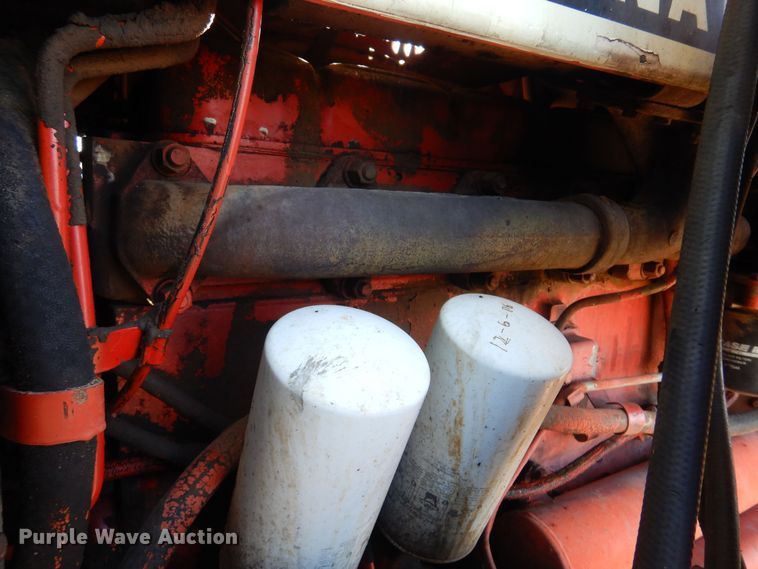 image for item MM9842 1977 International 1086  tractor