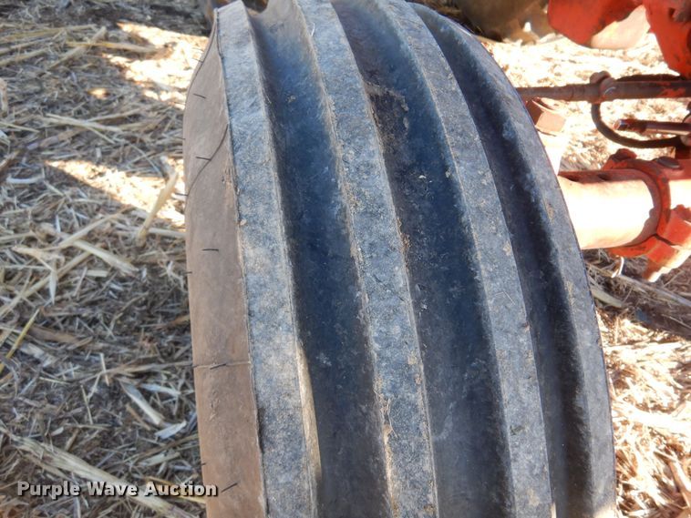 image for item MM9842 1977 International 1086  tractor