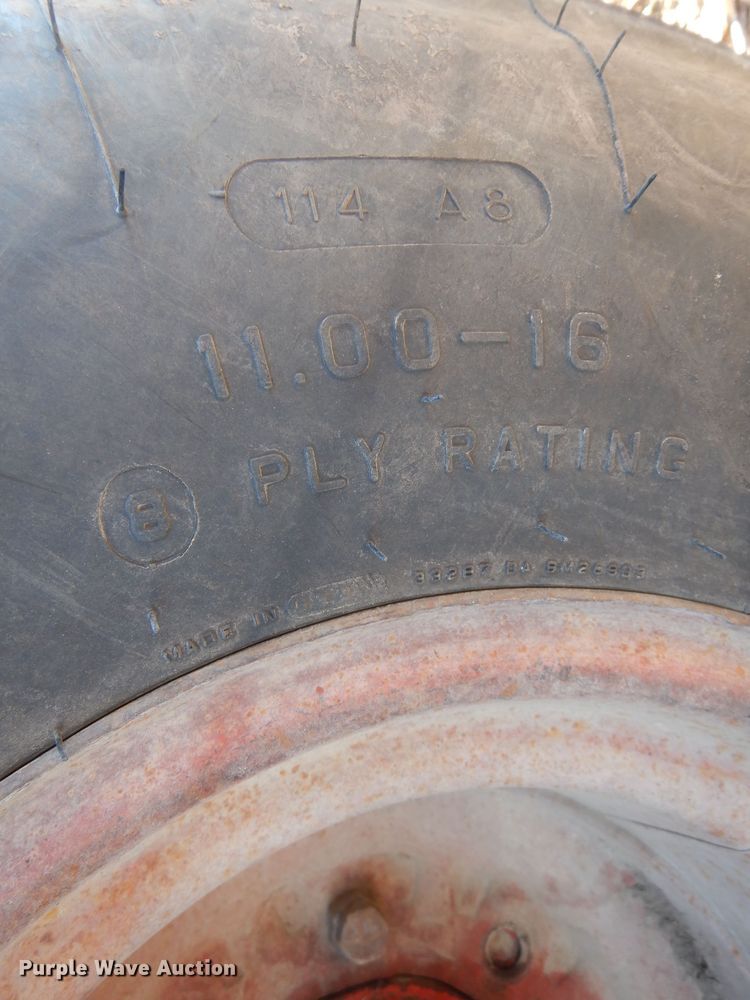 image for item MM9842 1977 International 1086  tractor