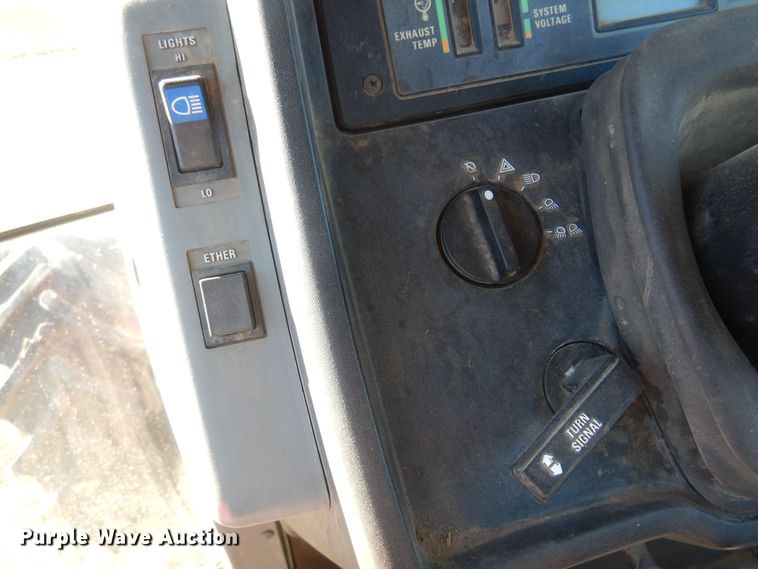 image for item MM9843 1995 Case IH 7230  MFWD tractor