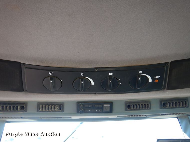 image for item MM9843 1995 Case IH 7230  MFWD tractor