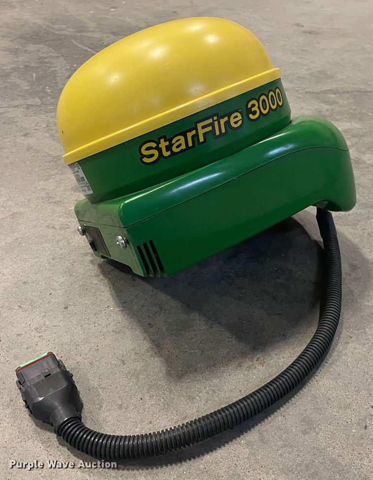 image for item MT9825 John Deere StarFire 3000  GPS receiver