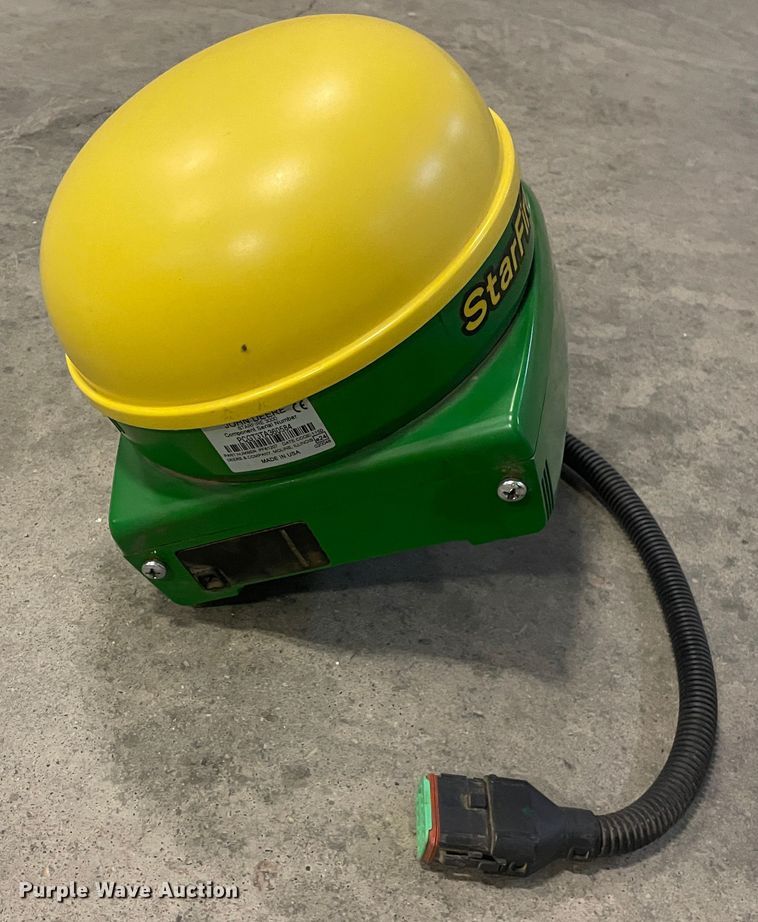 image for item MT9825 John Deere StarFire 3000  GPS receiver