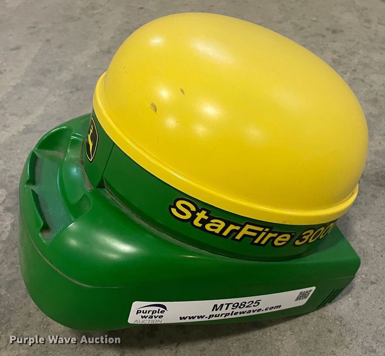 image for item MT9825 John Deere StarFire 3000  GPS receiver