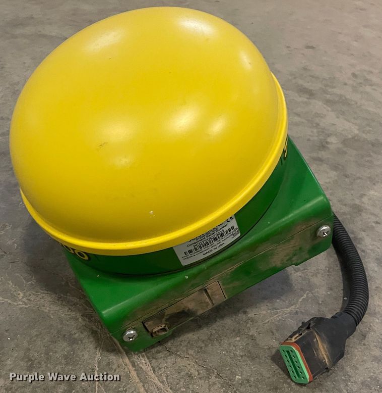 image for item MT9826 John Deere StarFire 3000  GPS receiver