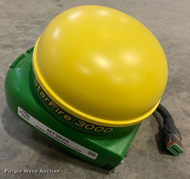image for item MT9826 John Deere StarFire 3000  GPS receiver