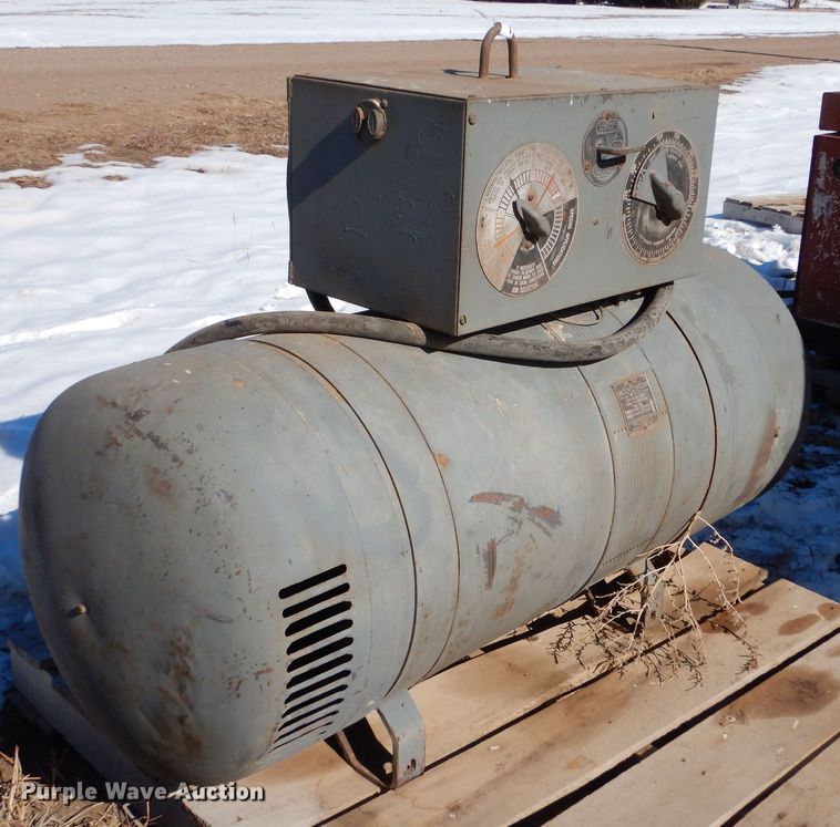 image for item MT9886 Lincoln  welder