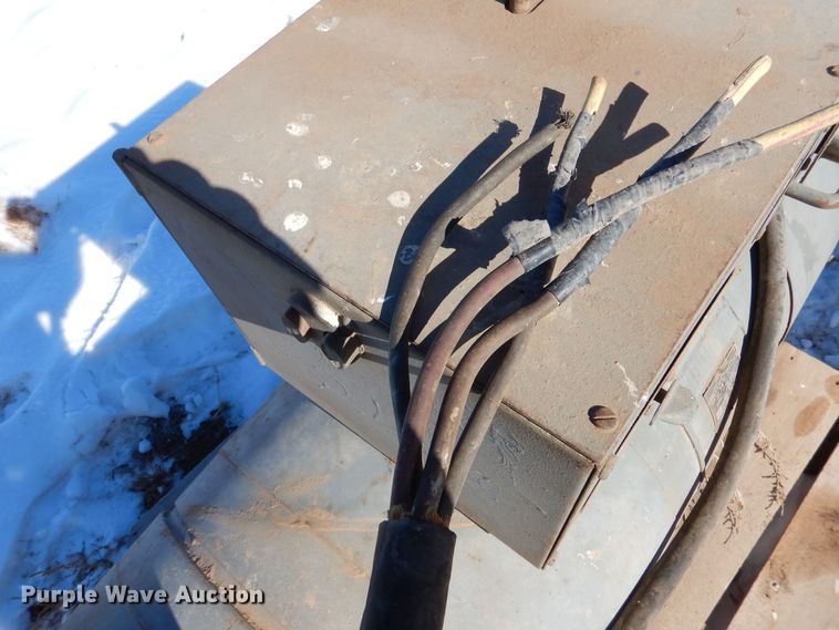 image for item MT9886 Lincoln  welder