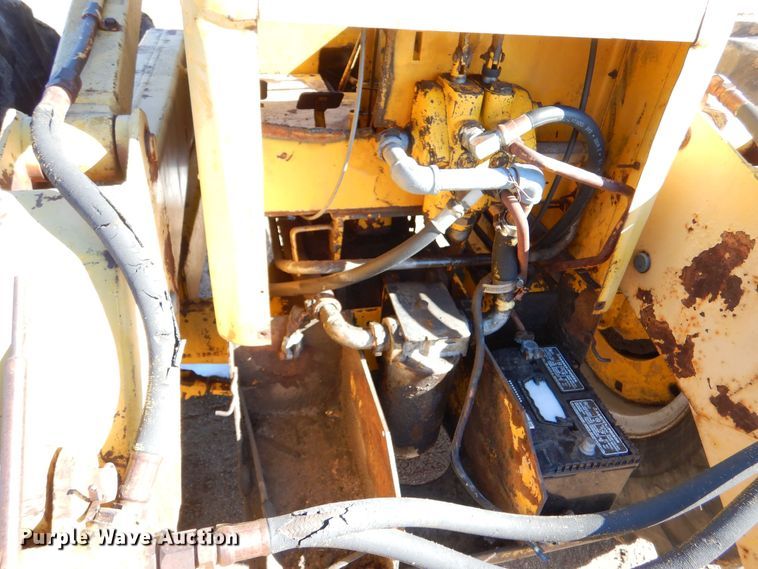 image for item MT9889 Massey Ferguson MF356  wheel loader