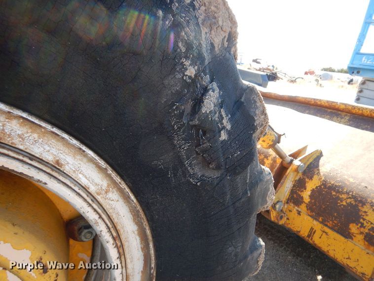 image for item MT9889 Massey Ferguson MF356  wheel loader