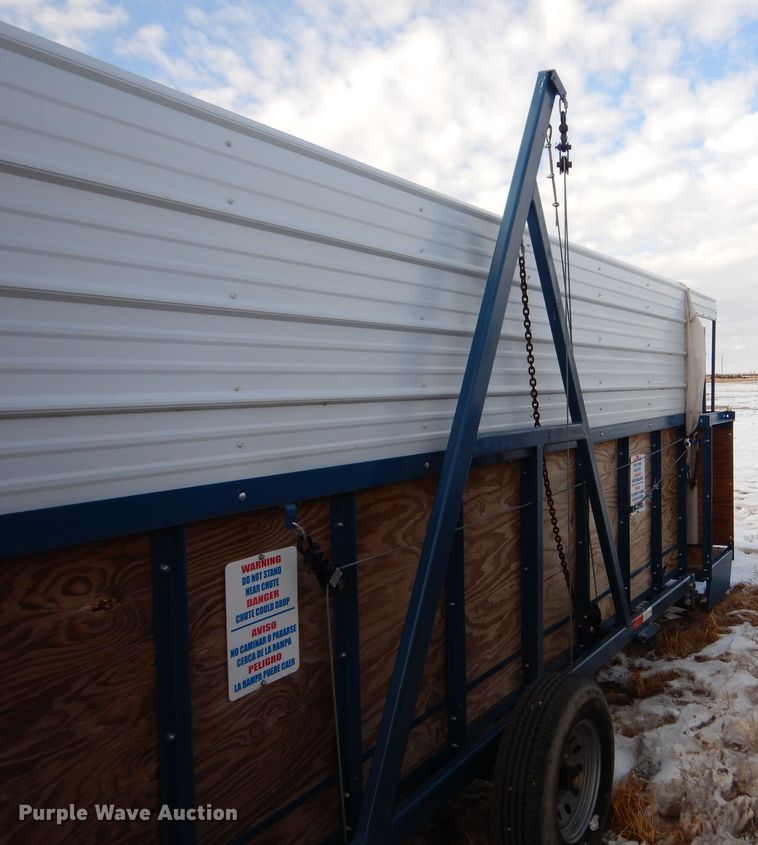 image for item MT9894 Hog loading chute trailer