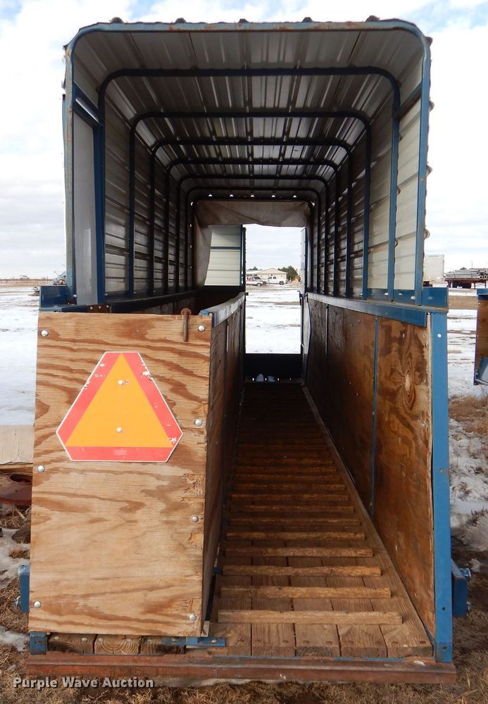 image for item MT9894 Hog loading chute trailer