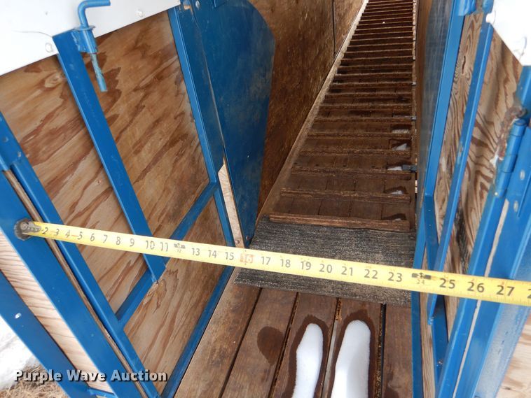 image for item MT9894 Hog loading chute trailer