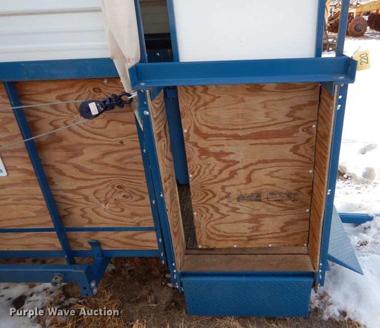 image for item MT9894 Hog loading chute trailer