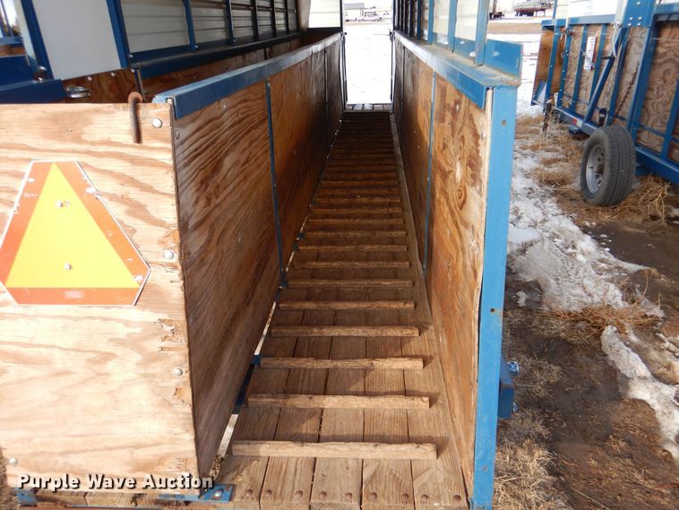 image for item MT9894 Hog loading chute trailer