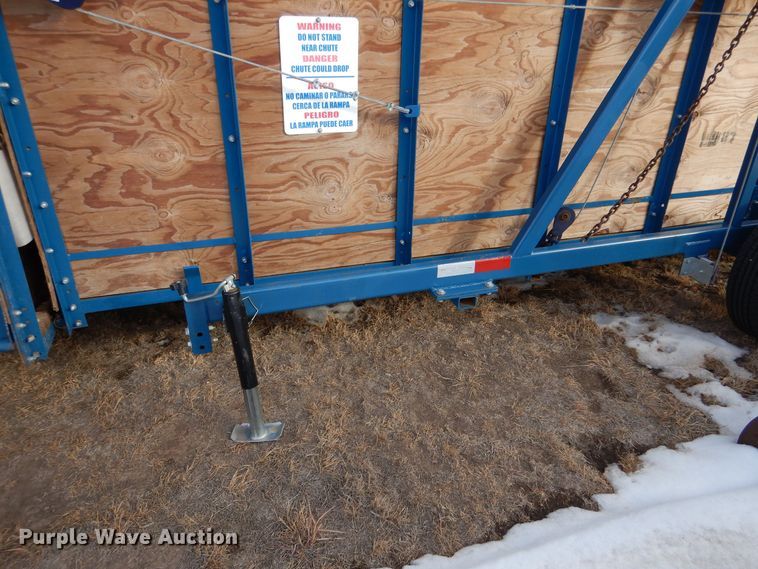 image for item MT9894 Hog loading chute trailer