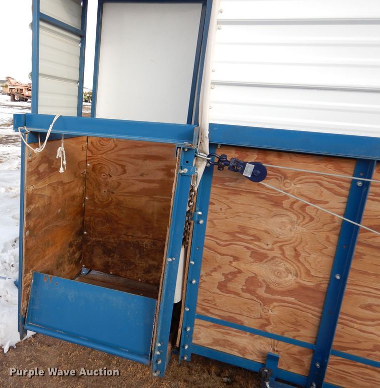 image for item MT9894 Hog loading chute trailer